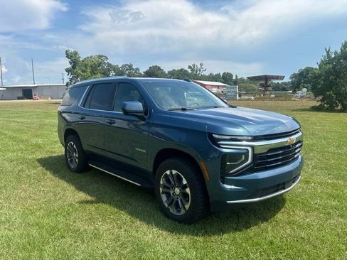 Used 2025 Chevrolet Tahoe LS RWD image 3