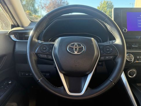Used 2024 Toyota Venza LE image 7