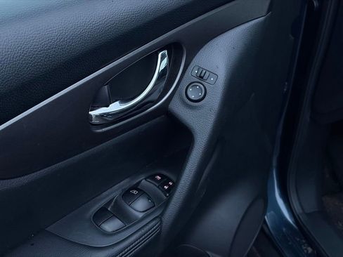 Used 2016 Nissan Rogue S image 12