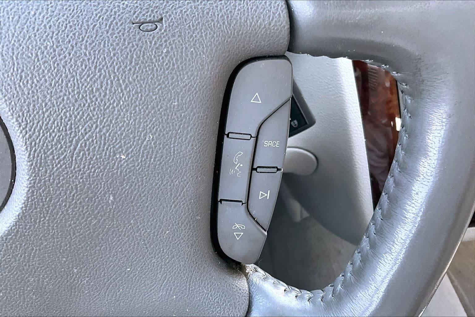 Used 2011 Cadillac DTS Luxury FWD image 21