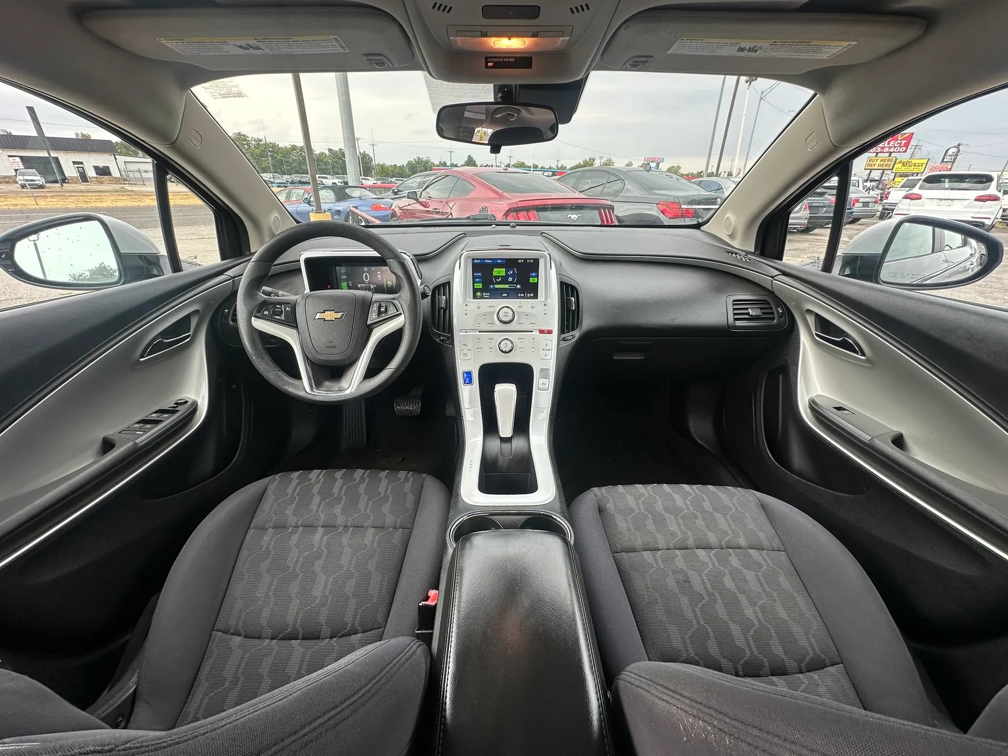 Used 2013 Chevrolet Volt FWD image 2