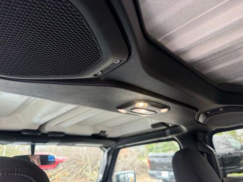 Used 2022 Jeep Gladiator Willys image 39