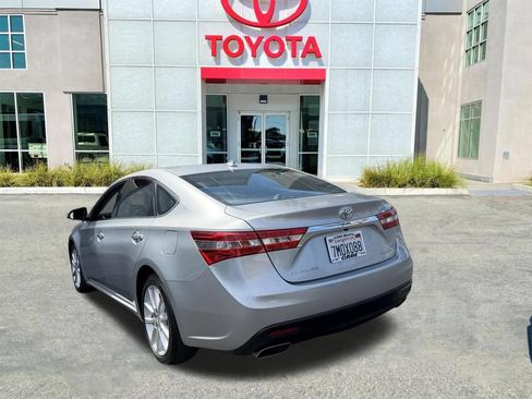 Used 2015 Toyota Avalon Limited w/ Technology Package FWD image 5
