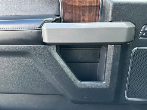 Used 2015 Ford F150 Platinum w/ Equipment Group 701A Luxury image 12