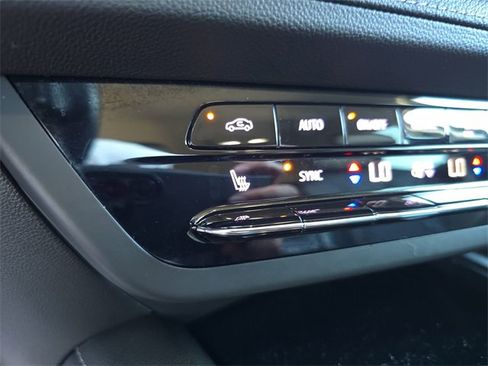 Certified 2022 Buick Envision Essence w/ Sport Touring Package image 21