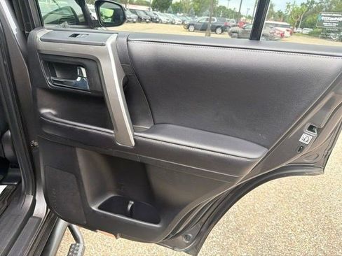 Used 2018 Toyota 4Runner SR5 AWD/4WD image 17