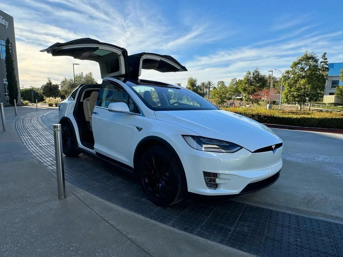 Used 2017 Tesla Model X P100D AWD/4WD image 5