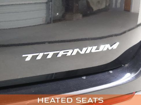 Used 2018 Ford Edge Titanium w/ Technology Package FWD image 9