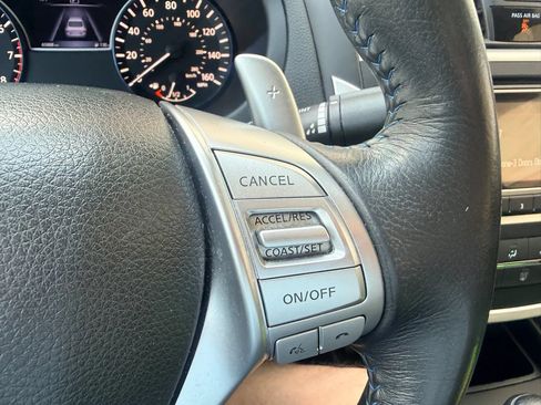 Used 2016 Nissan Altima 2.5 SR FWD image 9
