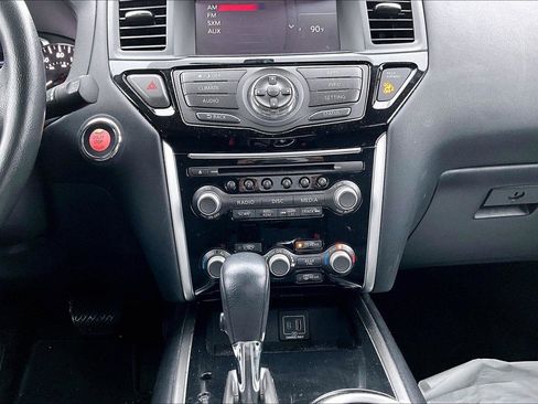 Used 2020 Nissan Pathfinder SV image 13