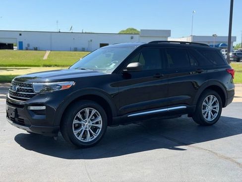 Used 2020 Ford Explorer XLT w/ Equipment Group 202A AWD/4WD image 3