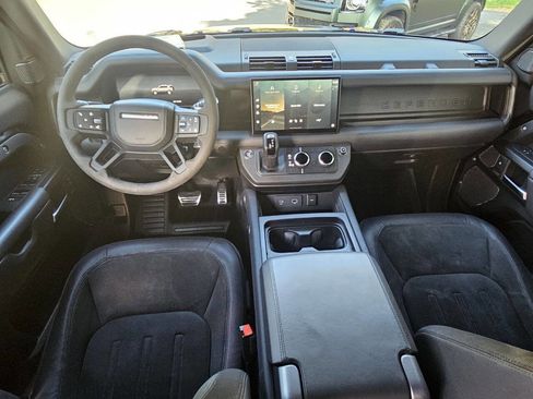 Used 2024 Land Rover Defender 110 V8 image 32