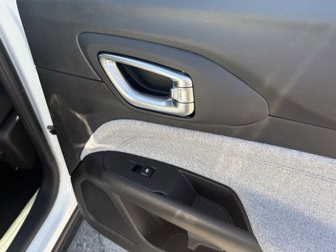 New 2025 Jeep Compass Sport image 34