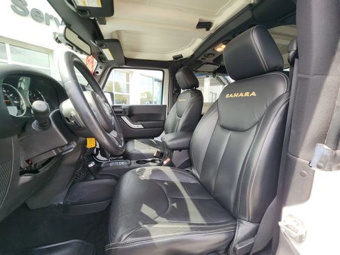 Used 2015 Jeep Wrangler Sahara w/ Dual Top Group AWD/4WD image 26