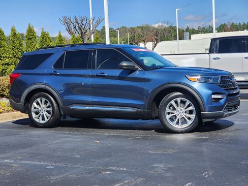 Used 2020 Ford Explorer XLT w/ Equipment Group 202A image 3