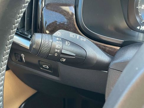 Used 2018 Volvo S90 T5 Momentum w/ Convenience Package FWD image 21