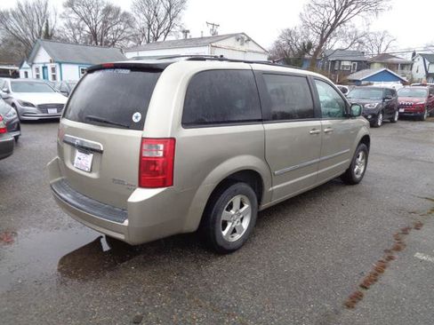 Used 2009 Dodge Grand Caravan SXT image 8