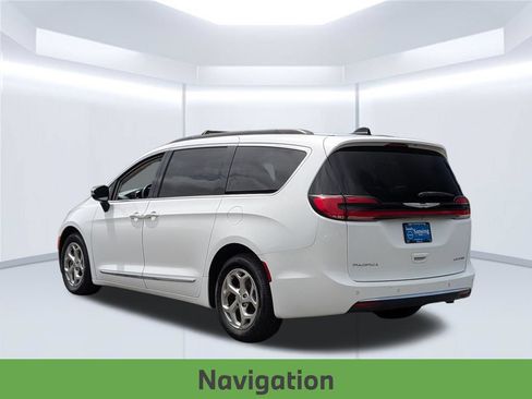 Used 2023 Chrysler Pacifica Limited FWD image 4