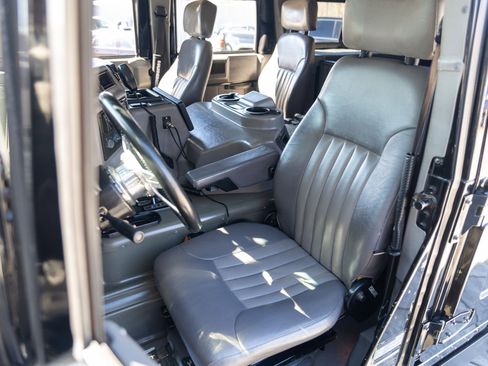 Used 2000 HUMMER H1 4-Passenger Wgn Enclosed image 36