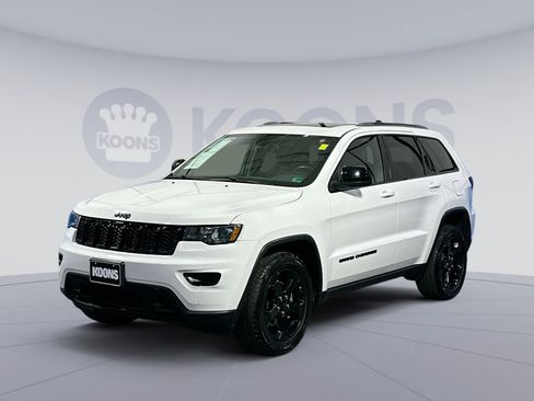 Used 2019 Jeep Grand Cherokee Laredo image 1