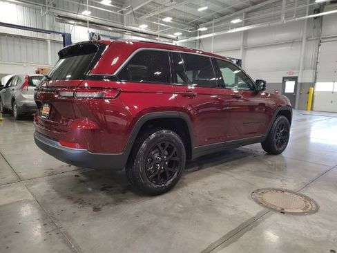 New 2026 Jeep Grand Cherokee Laredo image 4