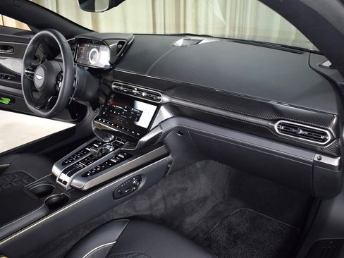 Used 2025 Aston Martin Vanquish image 21