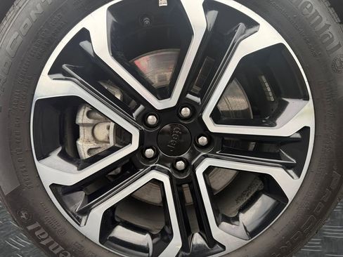 Used 2024 Jeep Compass Limited image 20