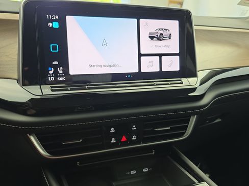Certified 2024 Volkswagen Atlas SE w/ Panoramic Sunroof Package FWD image 21
