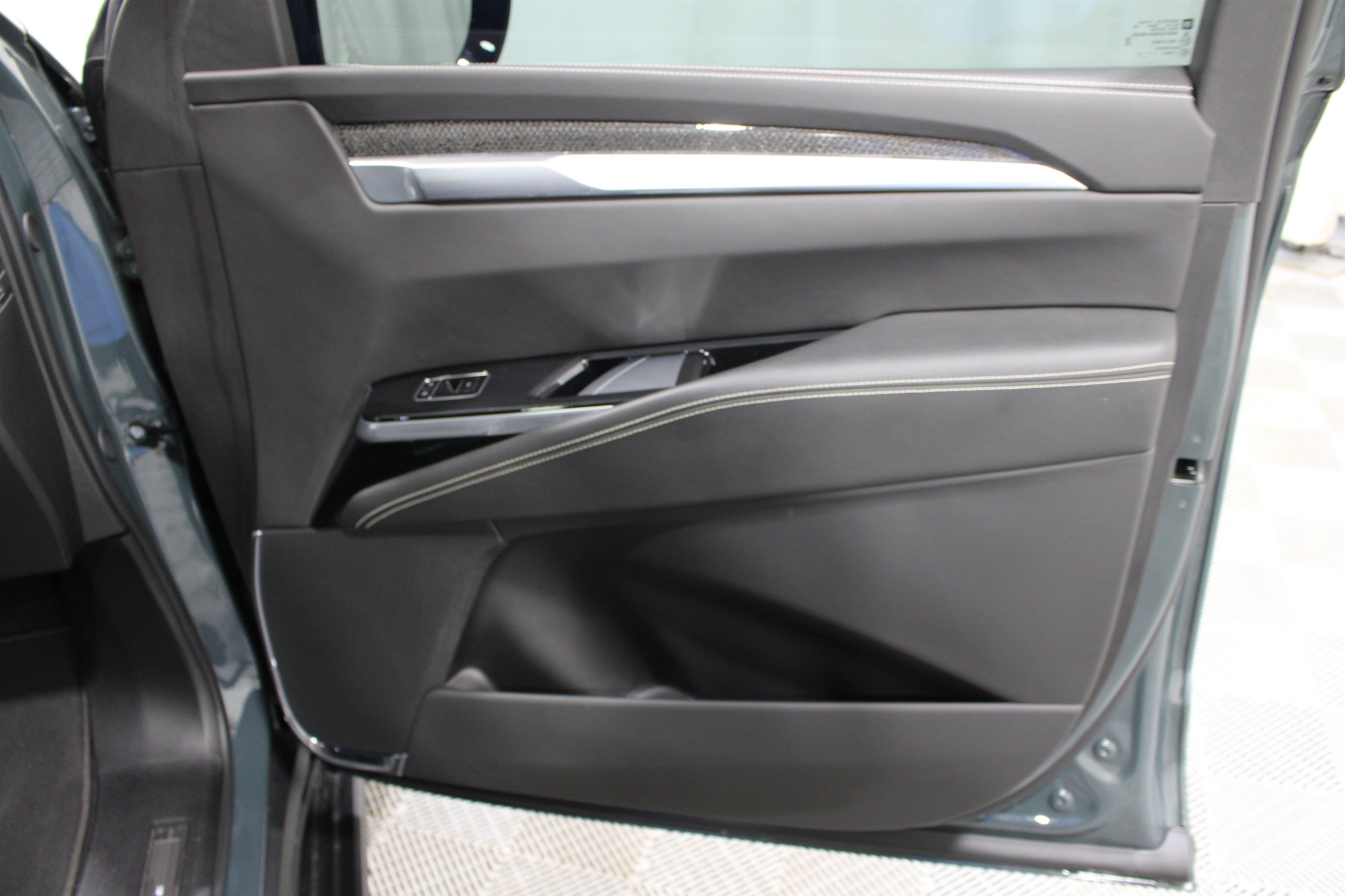 Certified 2025 Cadillac Escalade V AWD/4WD image 32