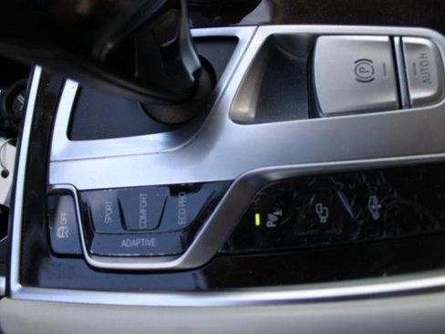 Used 2016 BMW 750i xDrive image 36