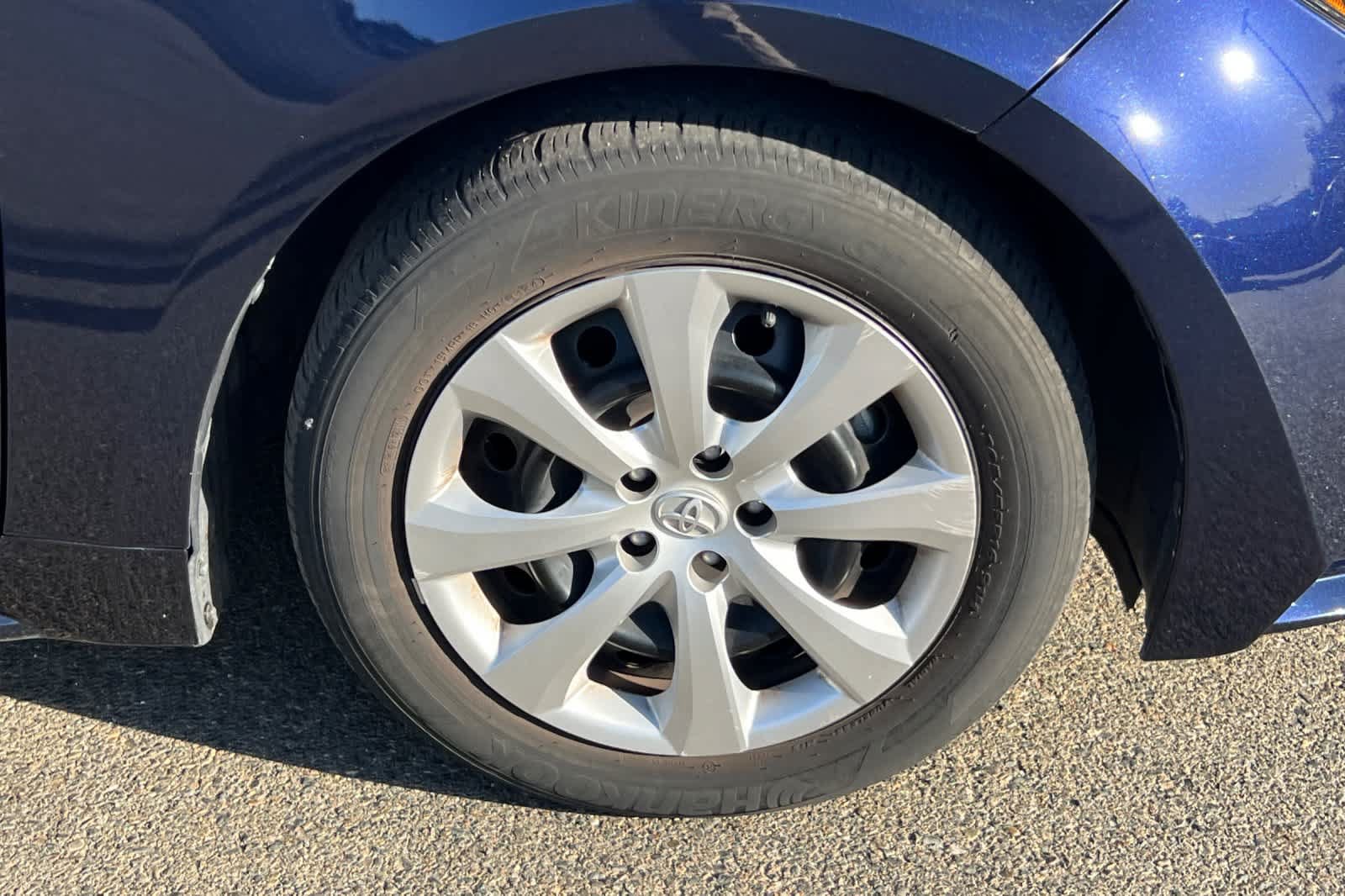 Used 2025 Toyota Corolla LE FWD image 18
