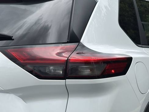 Used 2024 Nissan Rogue SV w/ SV Premium Package FWD image 5