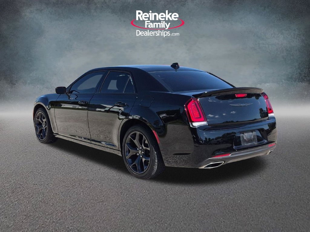 Used 2023 Chrysler 300 Touring w/ Sport Appearance Package RWD image 8