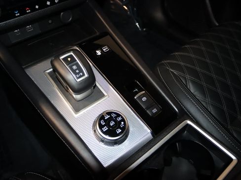 Used 2024 Mitsubishi Outlander 4WD Plug-In Hybrid image 46