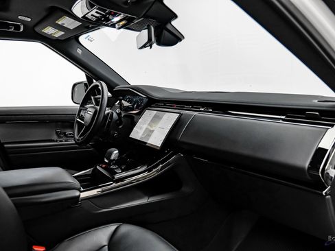 Used 2025 Land Rover Range Rover Sport Dynamic SE image 39