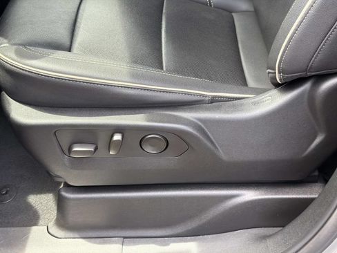 Used 2025 Chevrolet Tahoe Premier AWD/4WD image 22