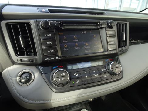 Used 2017 Toyota RAV4 XLE FWD image 8