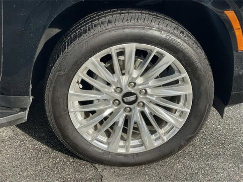 Used 2025 Cadillac Escalade ESV Premium Luxury image 37