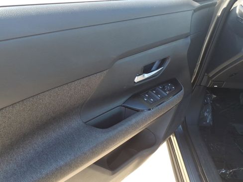 Certified 2025 Nissan Kicks SV image 16