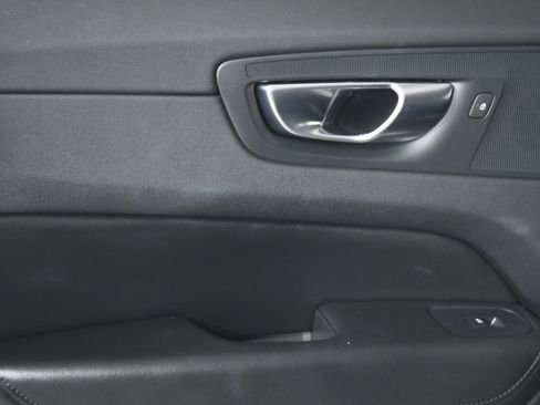 Used 2025 Volvo XC60 B5 Plus image 23