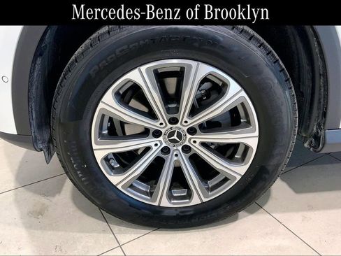 Used 2025 Mercedes-Benz GLC 300 4MATIC image 10