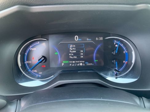 Used 2025 Toyota RAV4 XLE AWD/4WD image 29