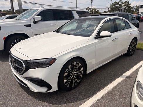 Used 2024 Mercedes-Benz E 450 4MATIC Sedan image 3