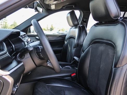 Used 2024 Jeep Grand Cherokee L Laredo image 17