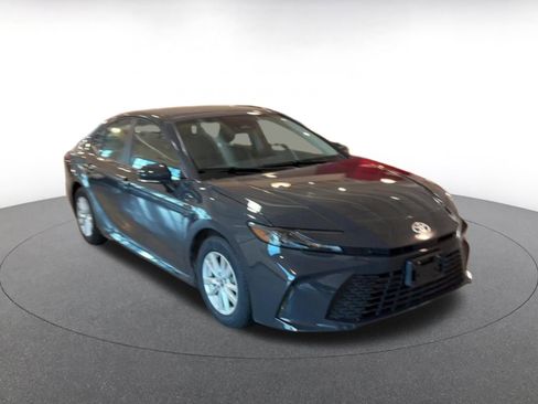 Used 2025 Toyota Camry LE image 3