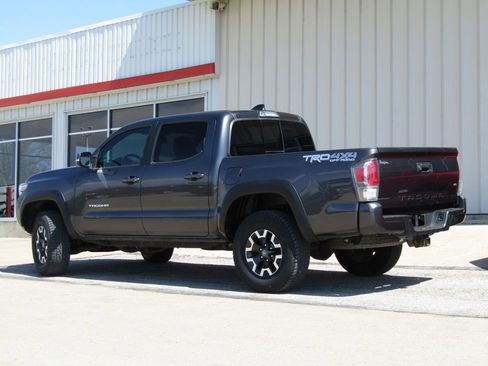 Used 2022 Toyota Tacoma TRD Off-Road w/ Technology Package image 10