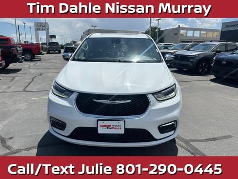 Used 2023 Chrysler Pacifica Limited FWD image 4