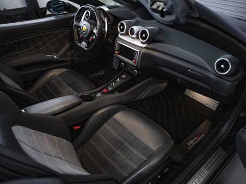 Used 2017 Ferrari California T image 38