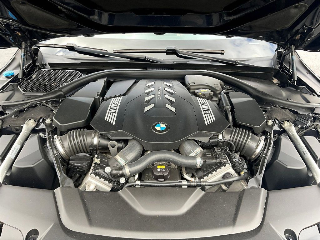 Used 2021 BMW 750i xDrive w/ M Sport Package AWD/4WD image 30