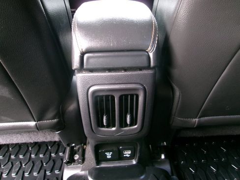 Used 2019 Jeep Compass Latitude w/ Popular Equipment Group image 18